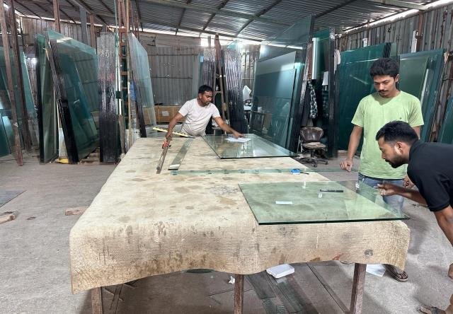Mumbai Glass Processing Table